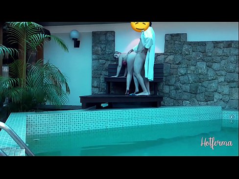 ❤️ Baas noeget faam nei it swimbad, mar koe net wjerstean in hot ️❌ Anale fideo op fy.pornodil.ru