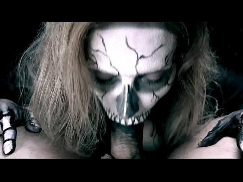 ❤️ Demon famke sûgje hoanne mei har swarte mûle en slikken cum. ️❌ Anale fideo op fy.pornodil.ru